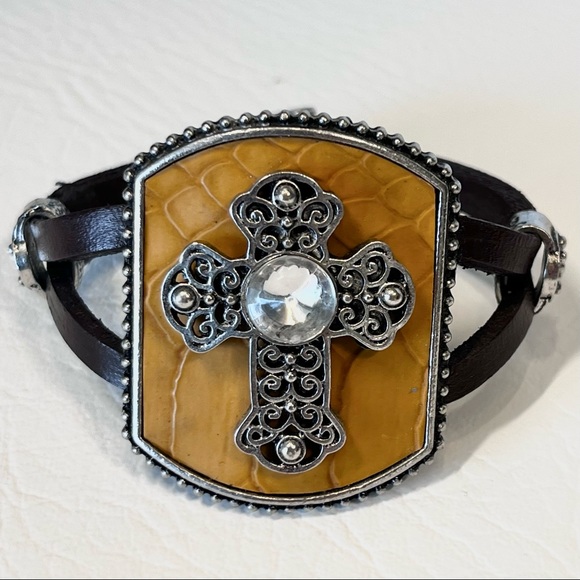 Vintage Jewelry - Vintage Leather Bracelet Silver Rhinestone Cross Yellow Crocodile